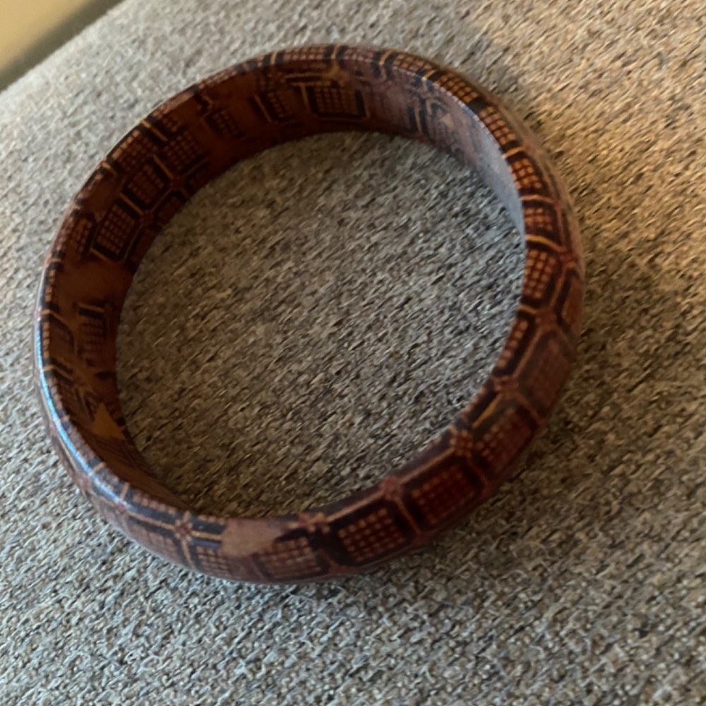 Brown bangle - Picture 2 of 3